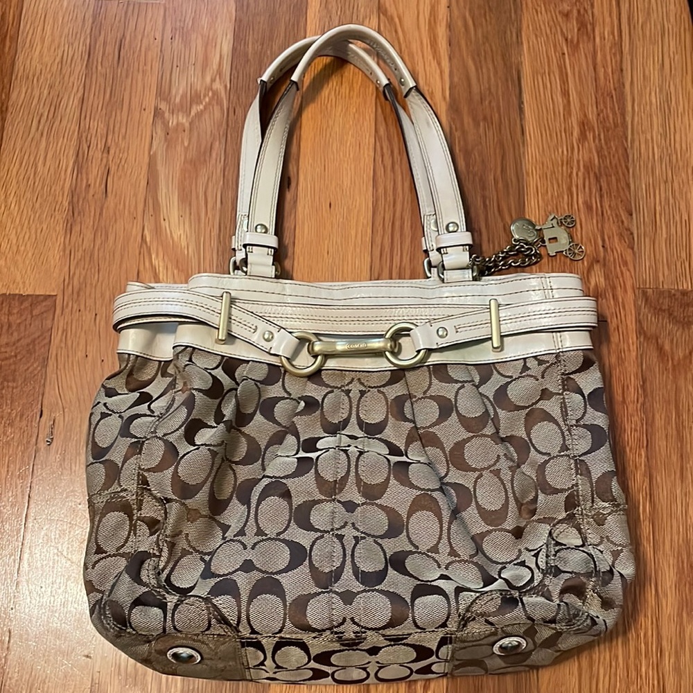 Coach shoulder bag - used